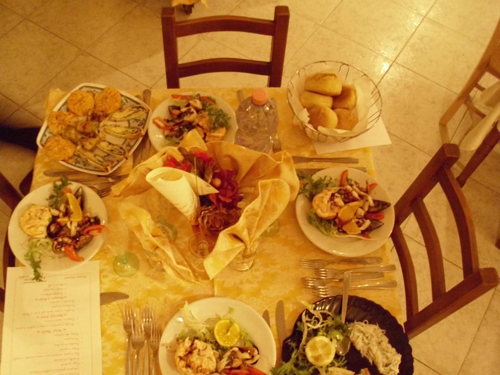 Pensione S. Antonio Ristorante Silvia Furci Siculo Luaran gambar