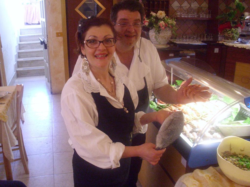 Pensione S. Antonio Ristorante Silvia Furci Siculo Luaran gambar