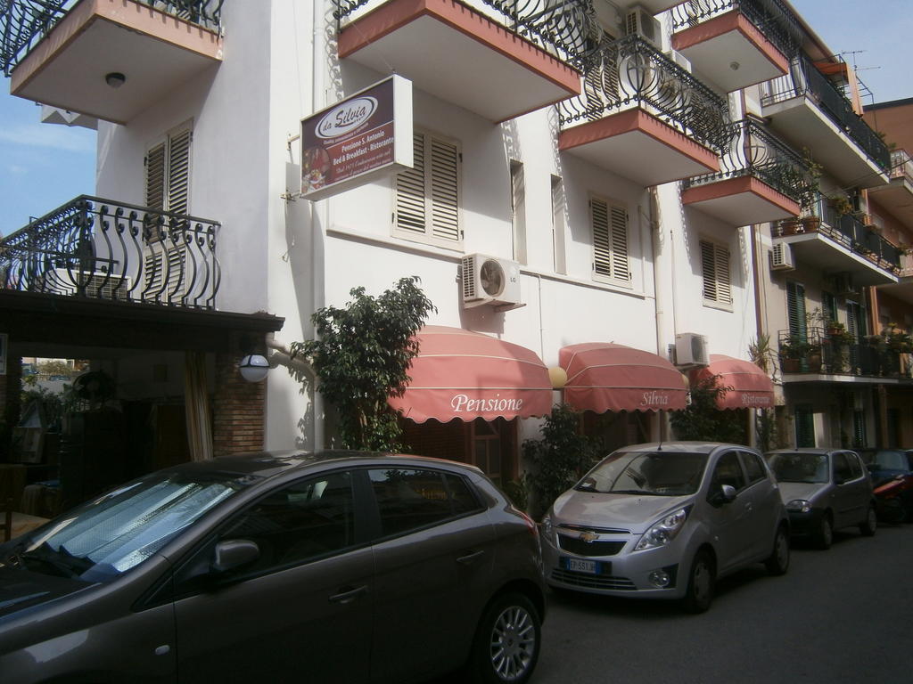 Pensione S. Antonio Ristorante Silvia Furci Siculo Luaran gambar