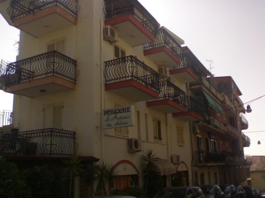 Pensione S. Antonio Ristorante Silvia Furci Siculo Luaran gambar